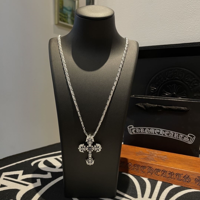 Ch**me He**ts necklaces